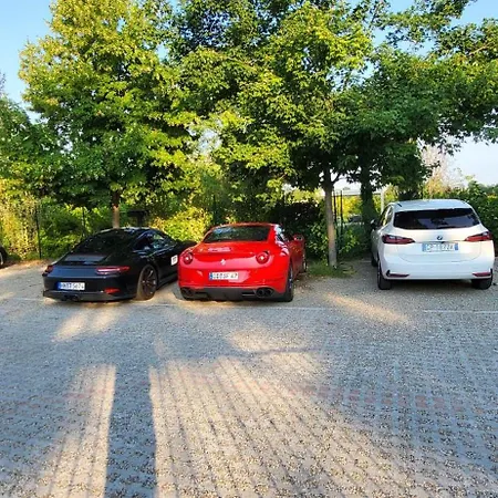 Oda ve Kahvaltı Red One