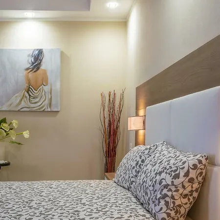 Oda ve Kahvaltı Red One