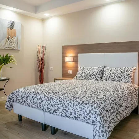 Red One 住宿加早餐酒店 马拉内罗